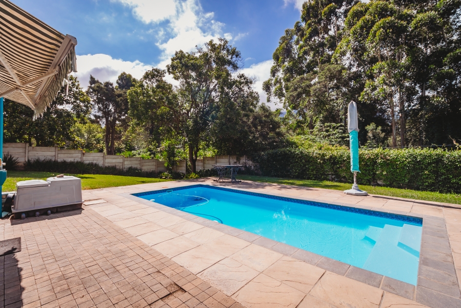 4 Bedroom Property for Sale in Twee Rivieren Western Cape